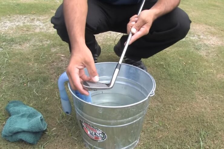 Cleaning golf clubs