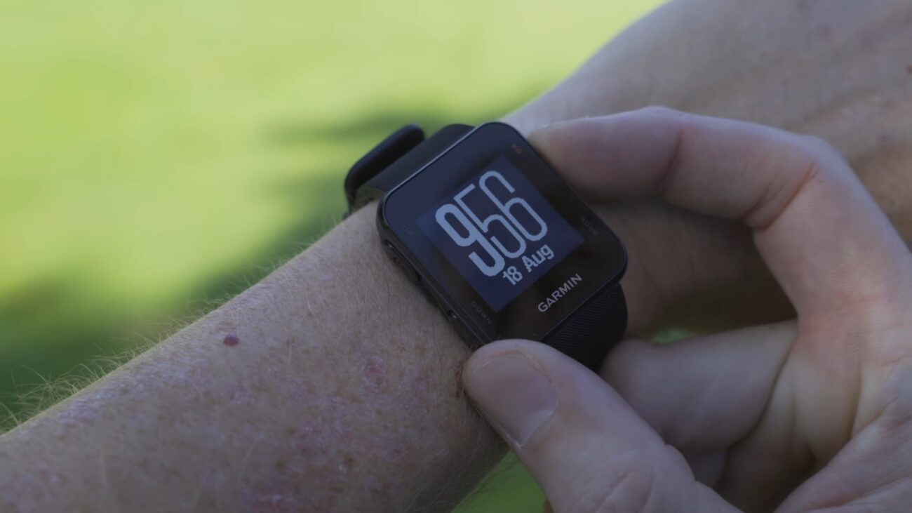 Approach S10 Simple and Easy-to-use Golf Watch – Garmin