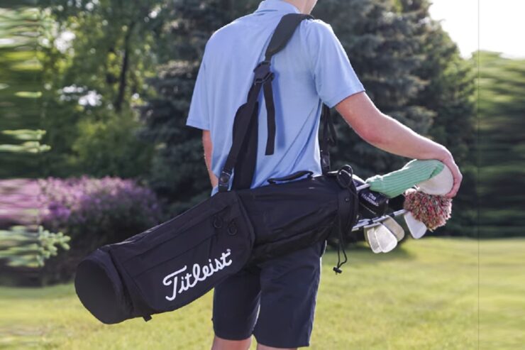 What are the key features of a great golf carry bag
