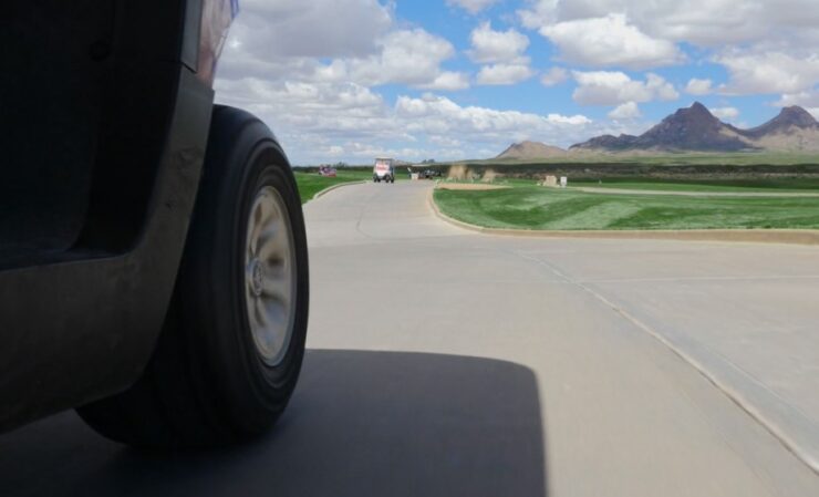 Do golf carts go faster with bigger tires